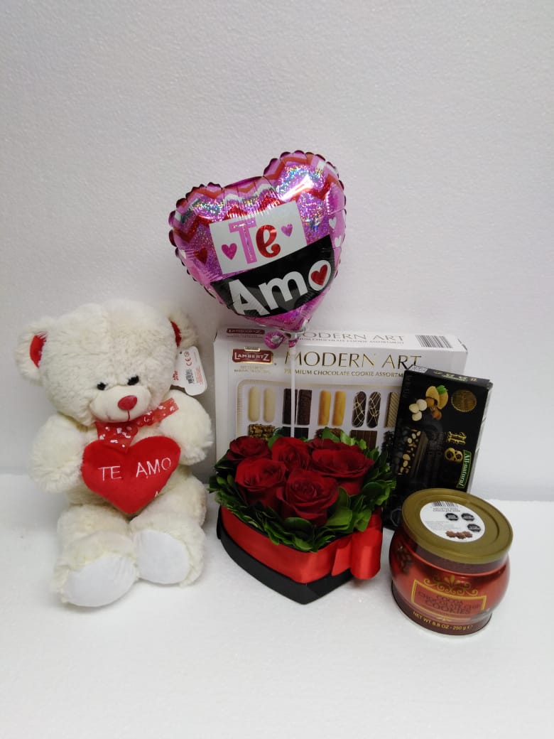 Coraz�n 6 Rosas, Galletas 500 grs, Turron 150grs, Peluche con coraz�n 30cm y Globito